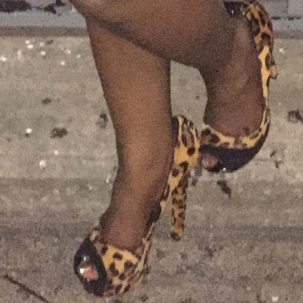 Leopard pumps cow fur